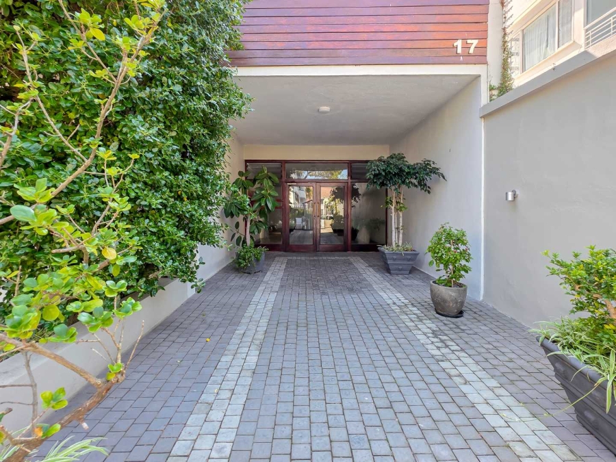 2 Bedroom Property for Sale in Sea Point Western Cape
